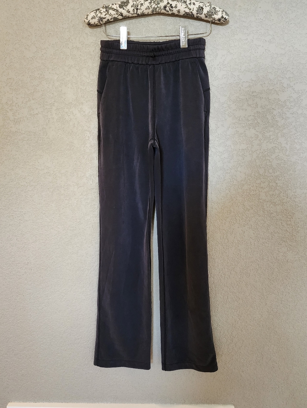 Lululemon Softstream High-rise Pants Size  2. Color Black